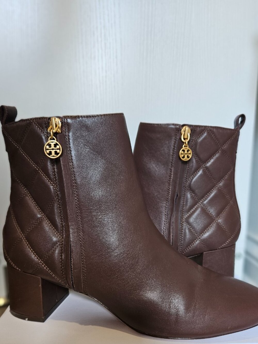 TORY BURCH MINI BENTON QUILTED BROWN LEATHER ANKLE BOOTS - Picture 2 of 8